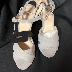 NWT-Forever 21 suede grey 4 inch heels